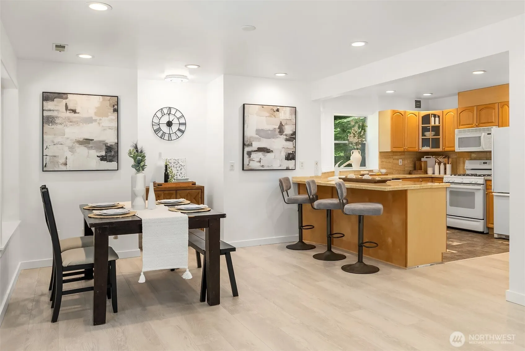 17431 NE 28th Street , Redmond, WA 98052-6241