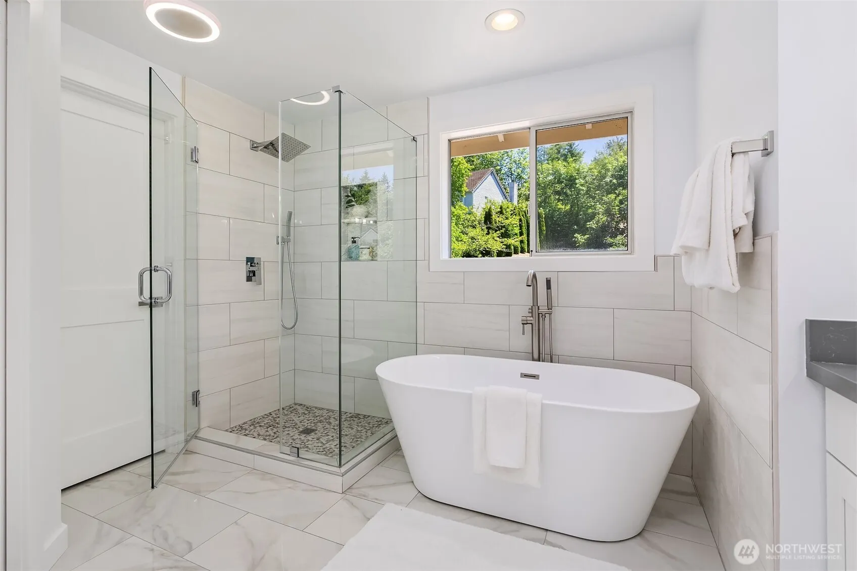 17431 NE 28th Street , Redmond, WA 98052-6241