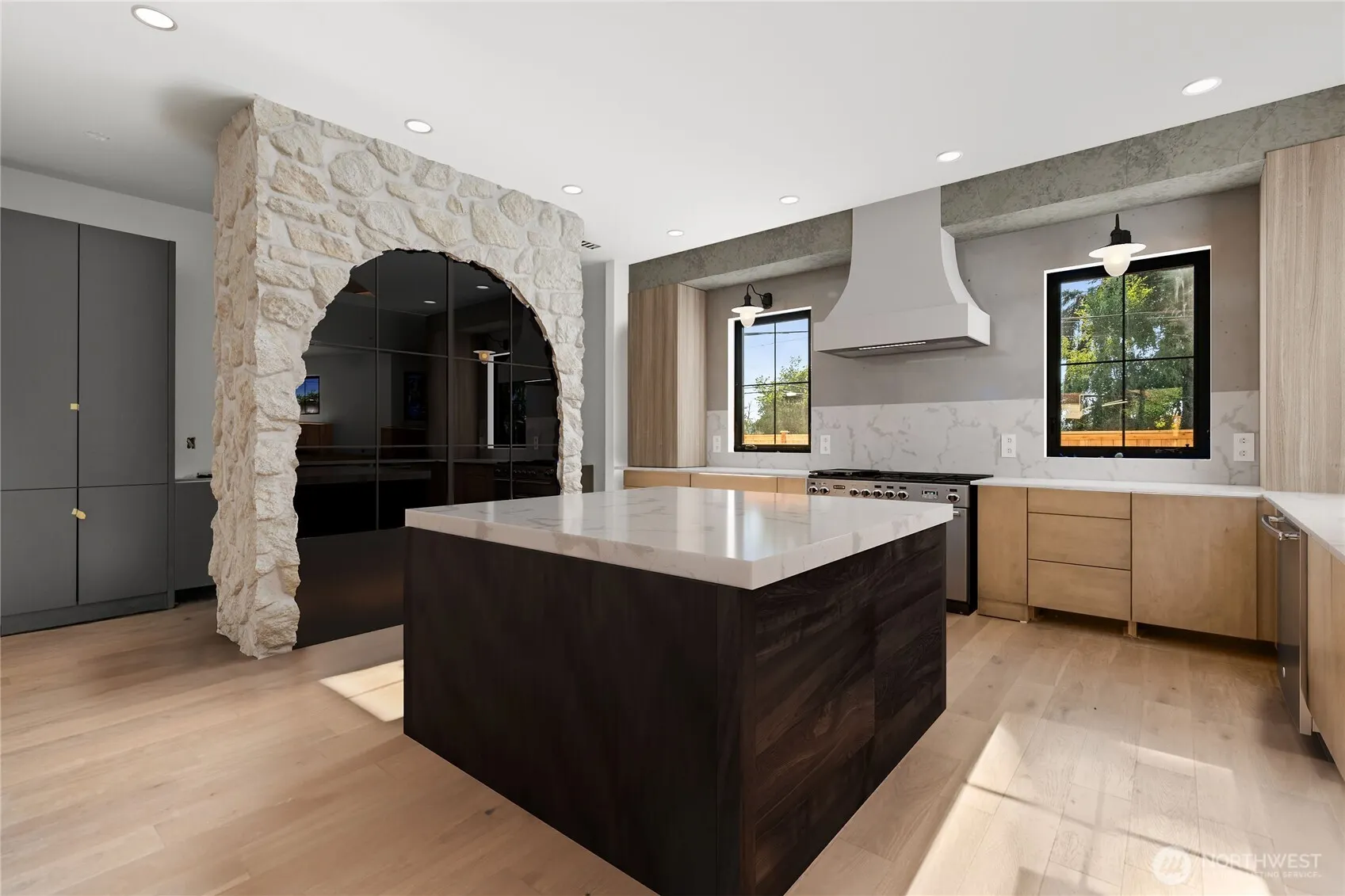 10789 SE 10TH Street , Bellevue, WA 98004