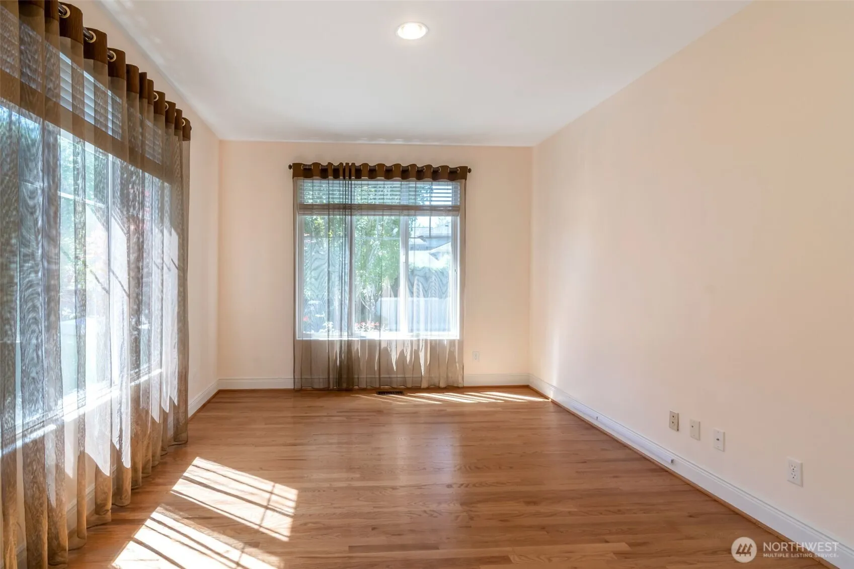 11218 NE 117th Street , Kirkland, WA 98034