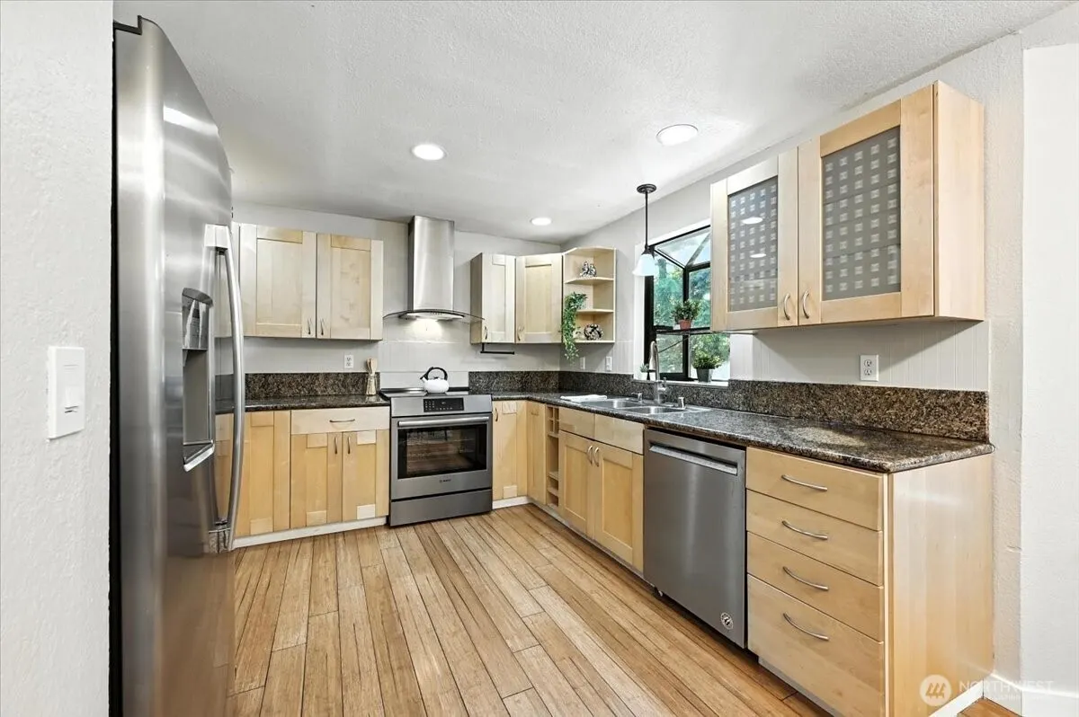15230 44th Avenue W, Lynnwood, WA 98087-6120