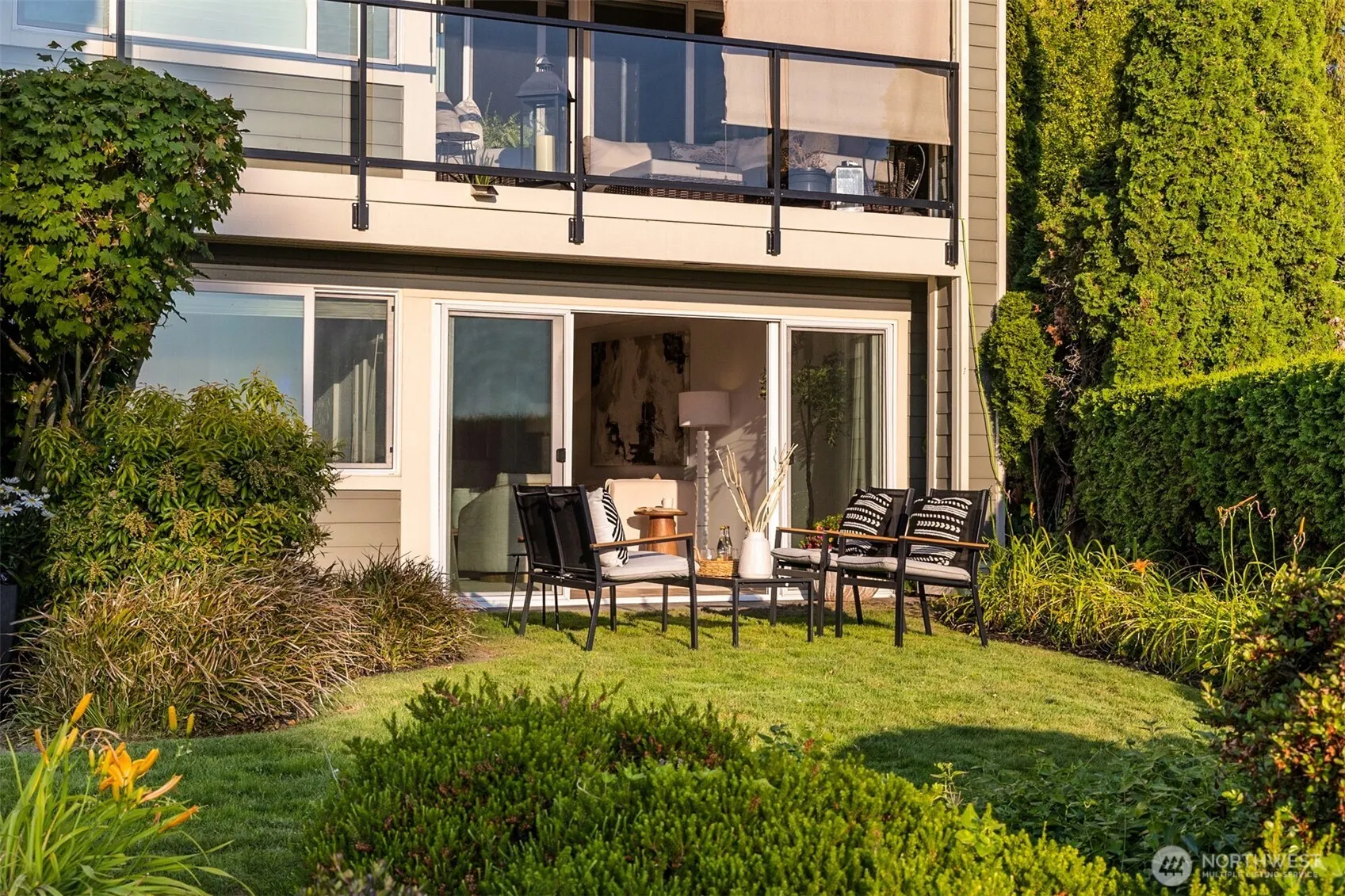 6620 Lake Washington Boulevard NE #101, Kirkland, WA 98033