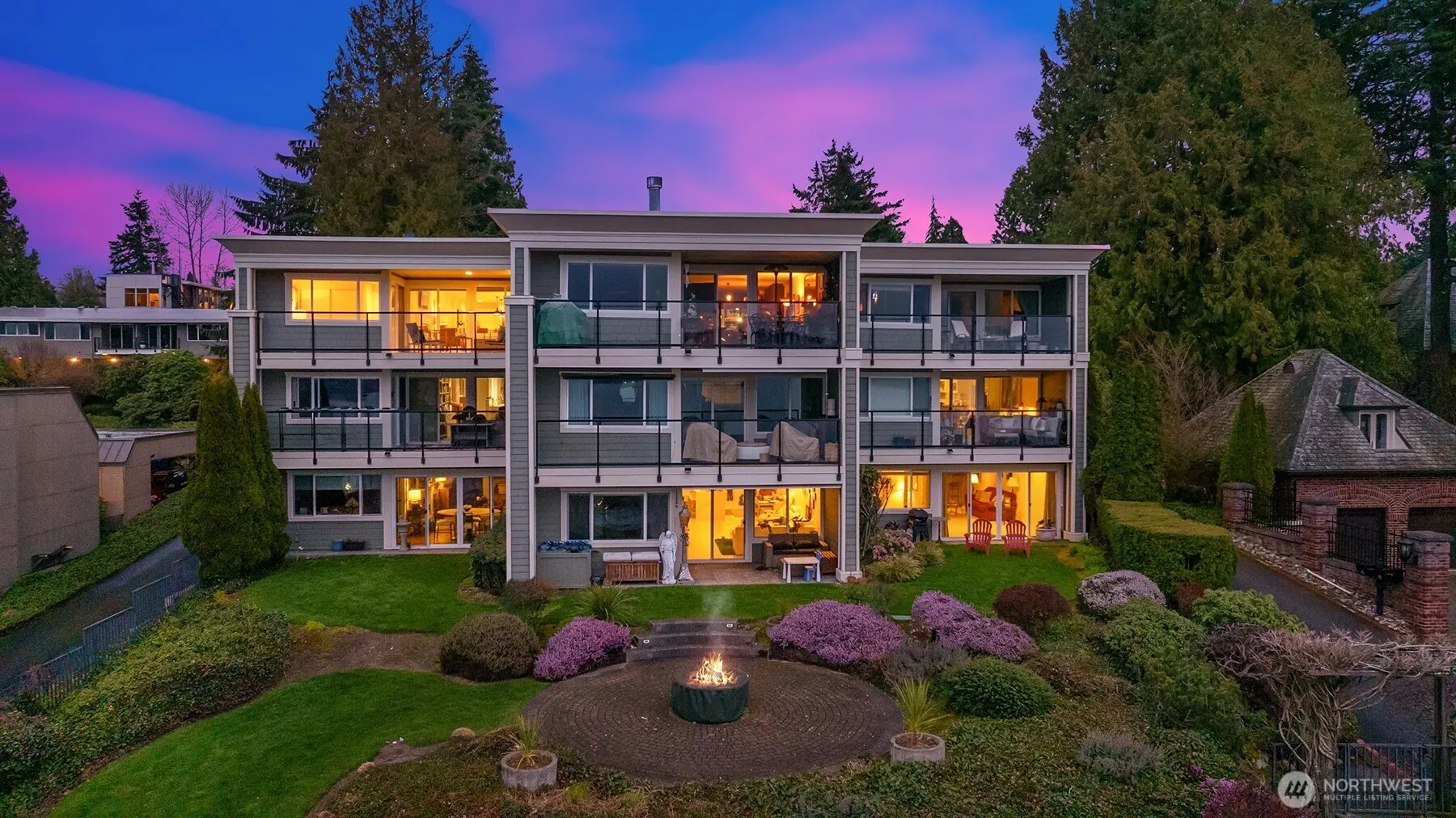 6620 Lake Washington Boulevard NE #101, Kirkland, WA 98033