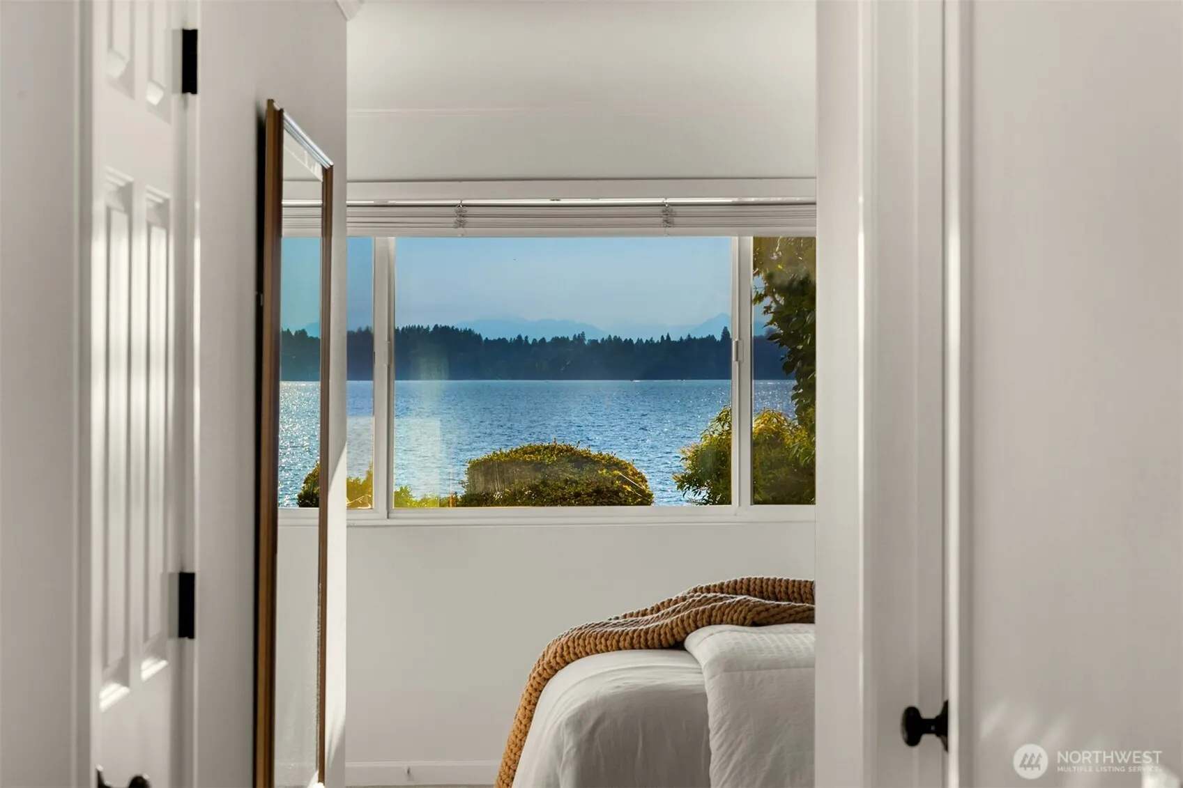 6620 Lake Washington Boulevard NE #101, Kirkland, WA 98033
