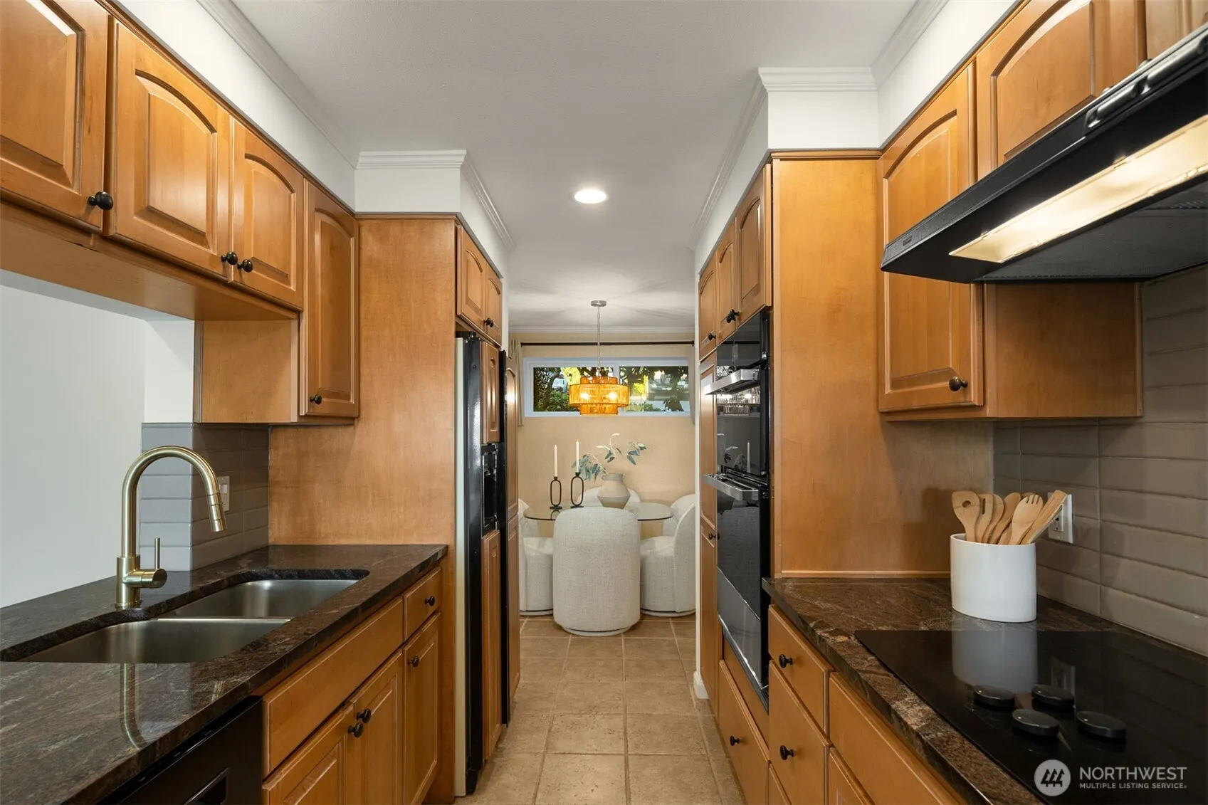 6620 Lake Washington Boulevard NE #101, Kirkland, WA 98033