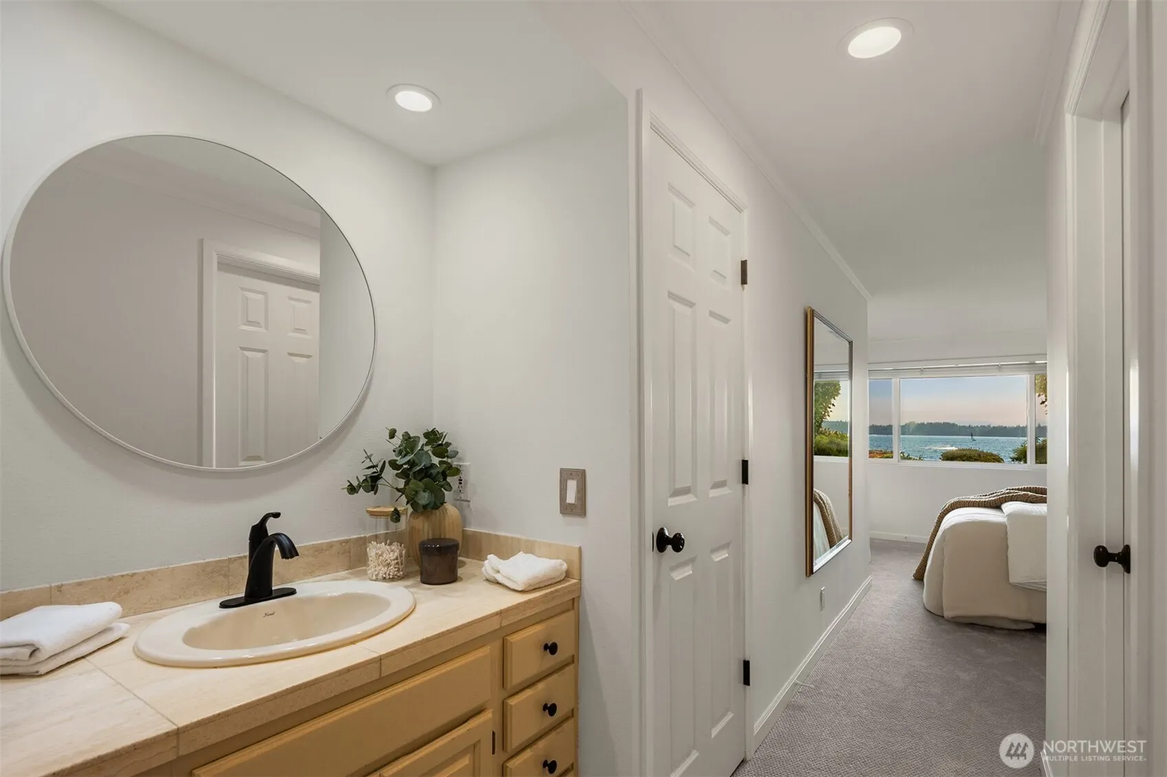 6620 Lake Washington Boulevard NE #101, Kirkland, WA 98033