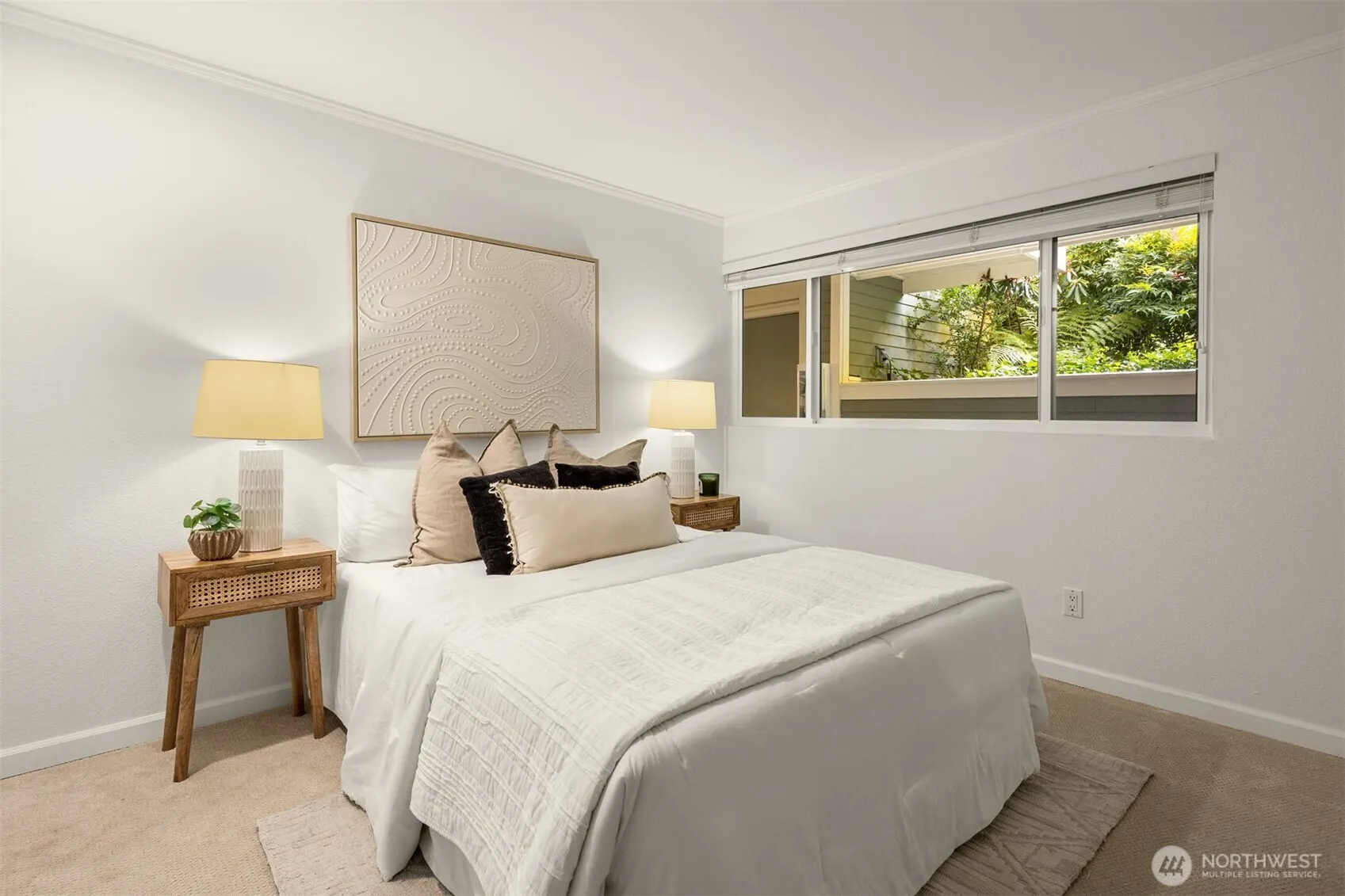 6620 Lake Washington Boulevard NE #101, Kirkland, WA 98033