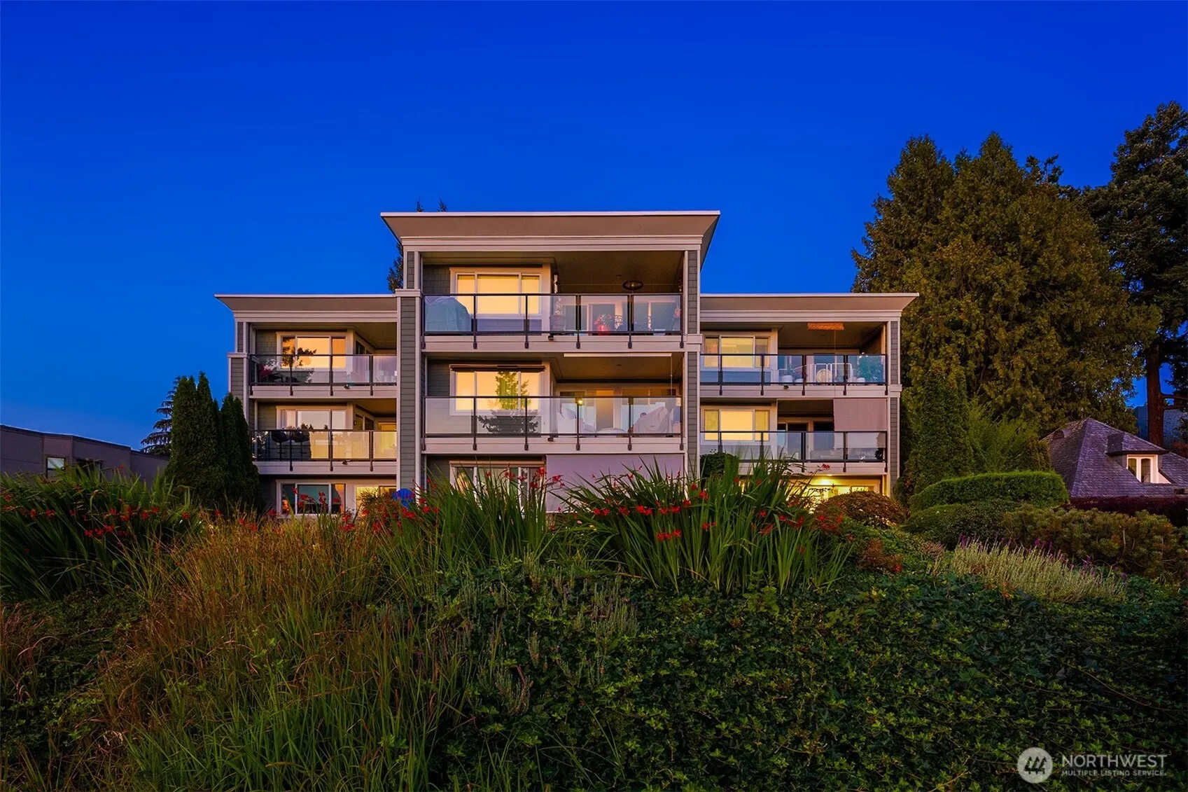 6620 Lake Washington Boulevard NE #101, Kirkland, WA 98033