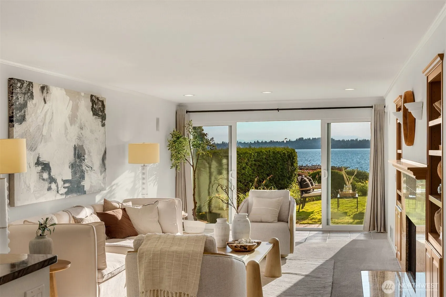 6620 Lake Washington Boulevard NE #101, Kirkland, WA 98033