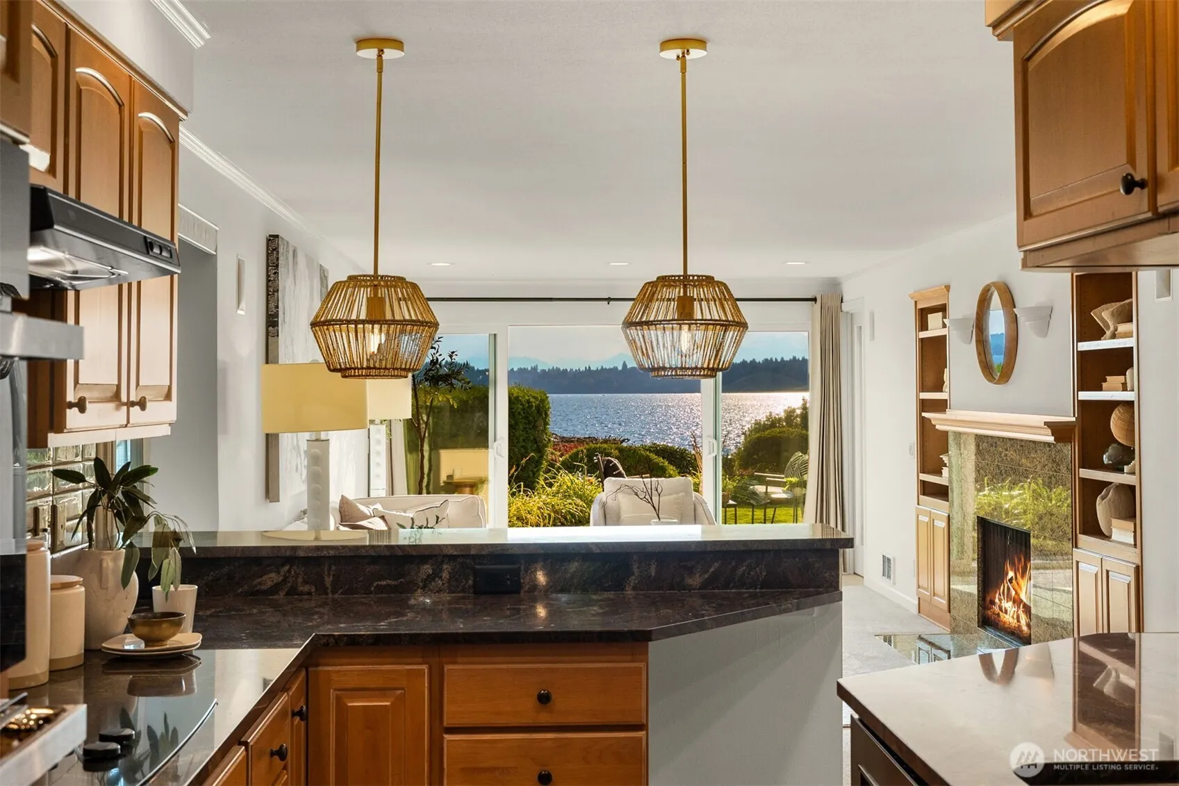 6620 Lake Washington Boulevard NE #101, Kirkland, WA 98033