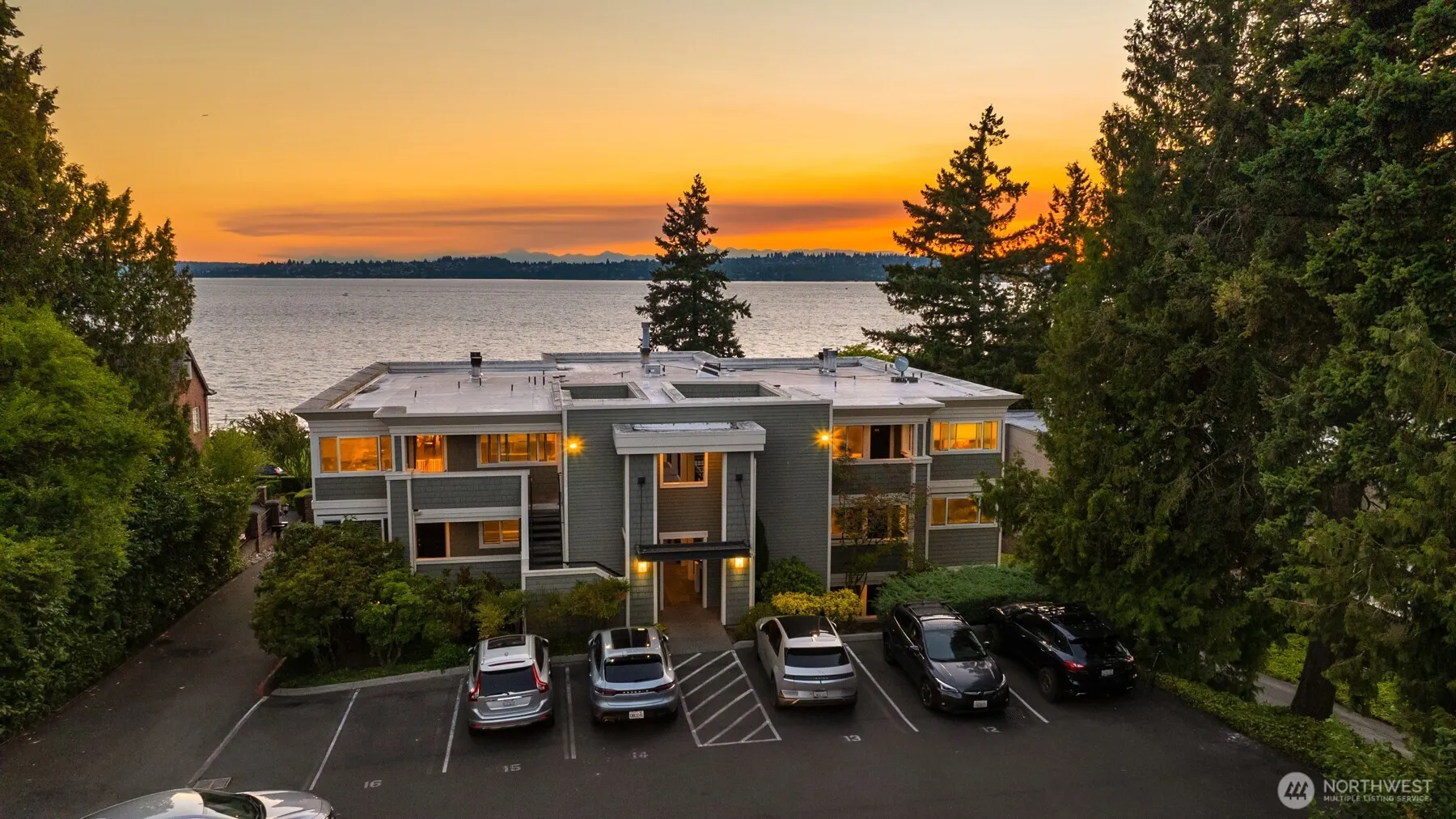 6620 Lake Washington Boulevard NE #101, Kirkland, WA 98033