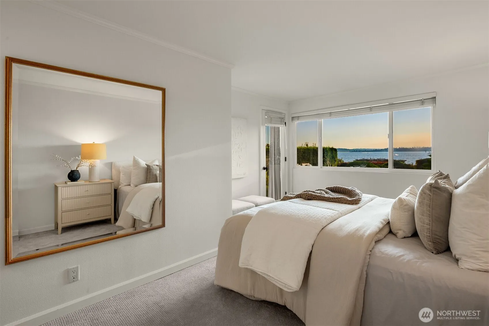 6620 Lake Washington Boulevard NE #101, Kirkland, WA 98033