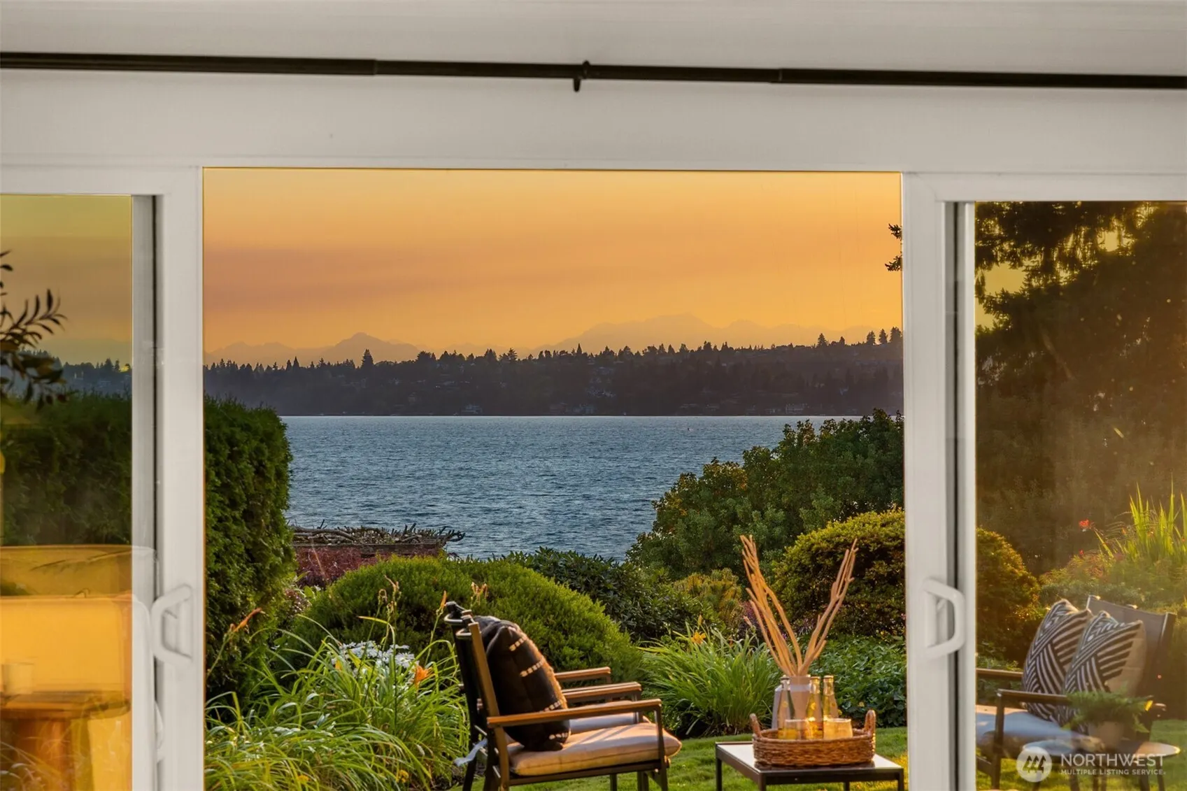 6620 Lake Washington Boulevard NE #101, Kirkland, WA 98033