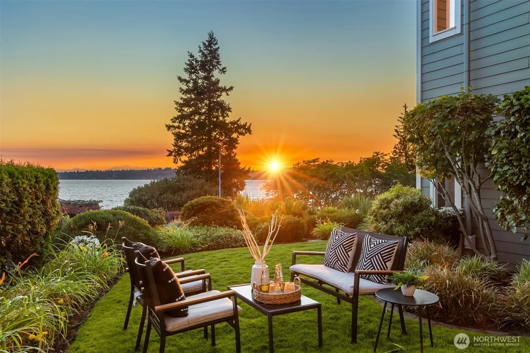 6620 Lake Washington Boulevard NE #101, Kirkland, WA 98033