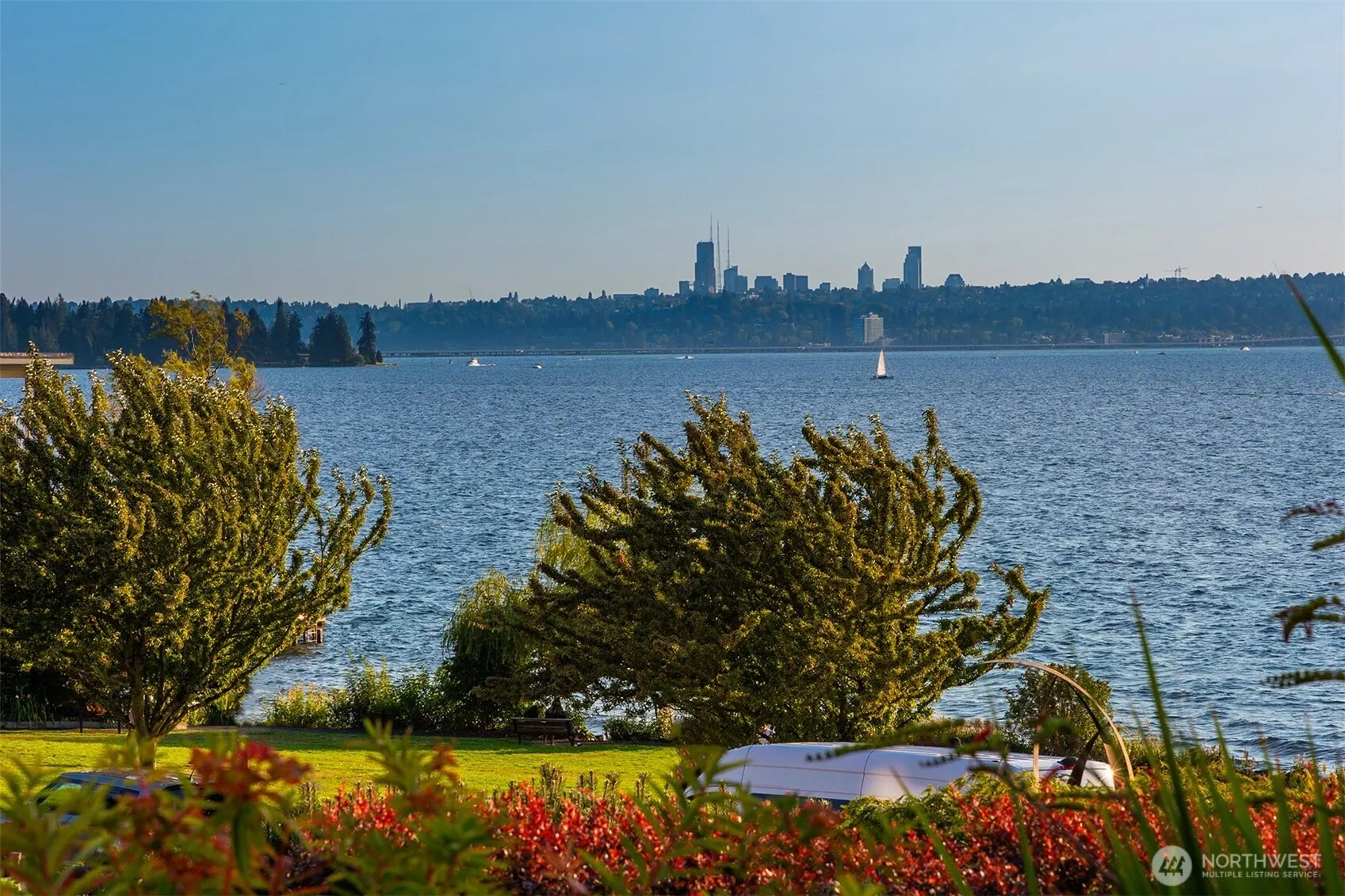 6620 Lake Washington Boulevard NE #101, Kirkland, WA 98033