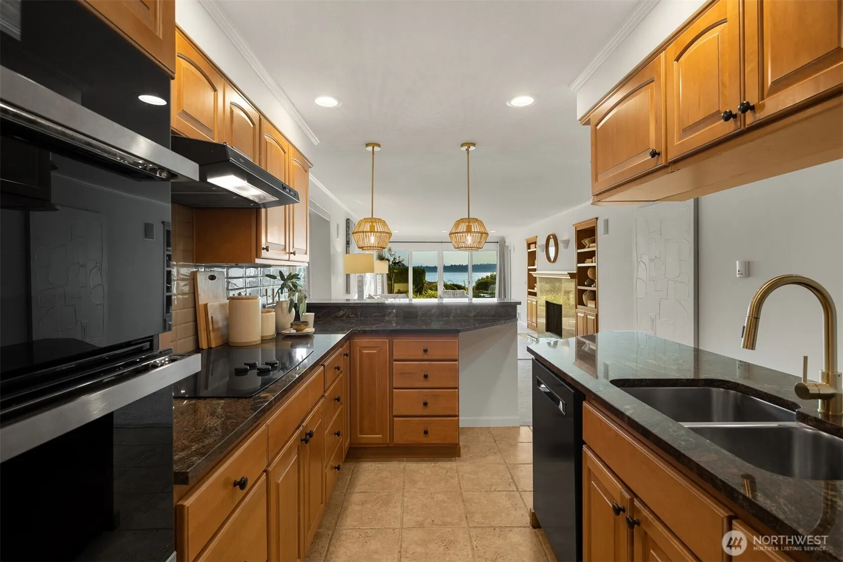 6620 Lake Washington Boulevard NE #101, Kirkland, WA 98033