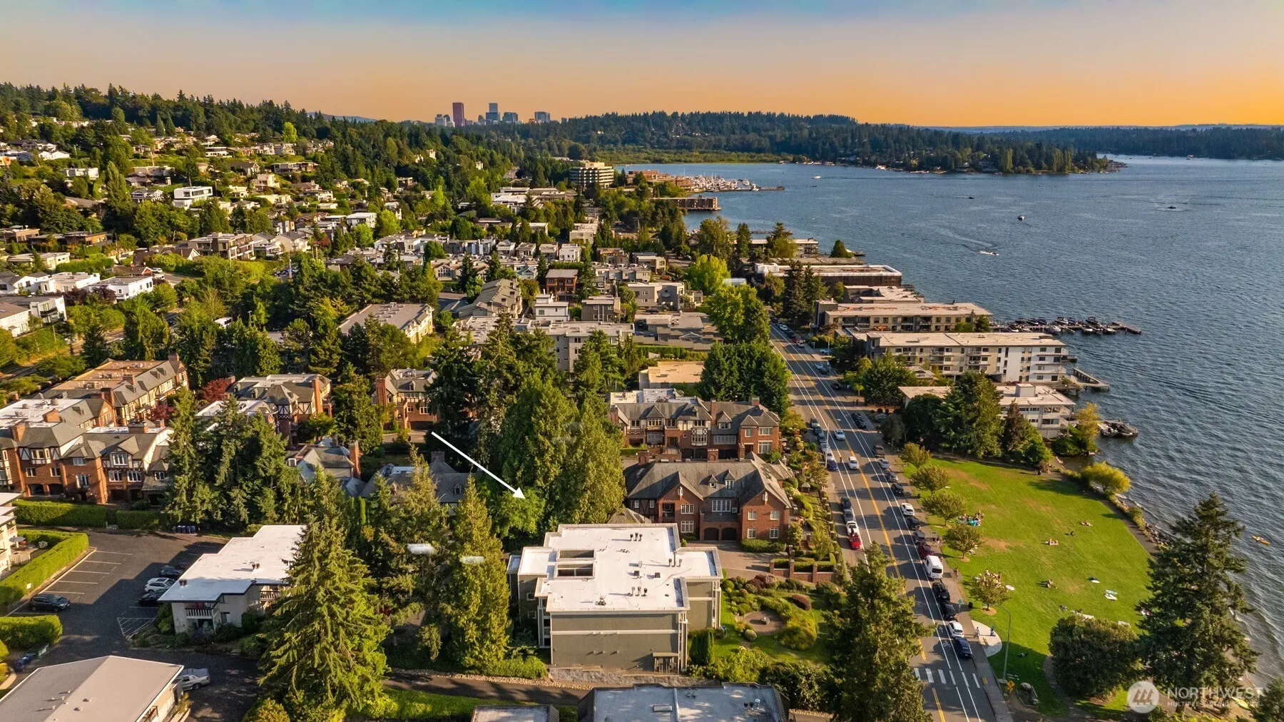 6620 Lake Washington Boulevard NE #101, Kirkland, WA 98033