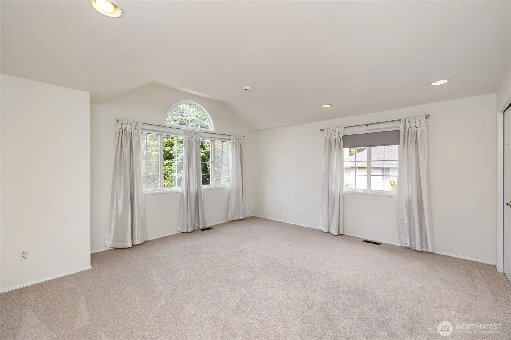 2412 237th Court NE, Sammamish, WA 98074