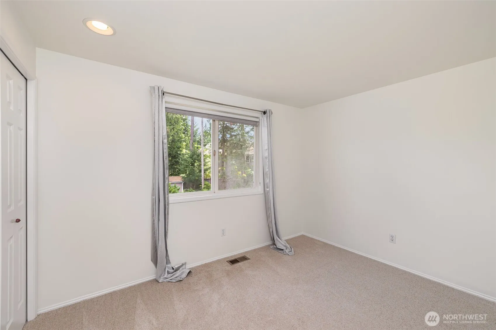 2412 237th Court NE, Sammamish, WA 98074