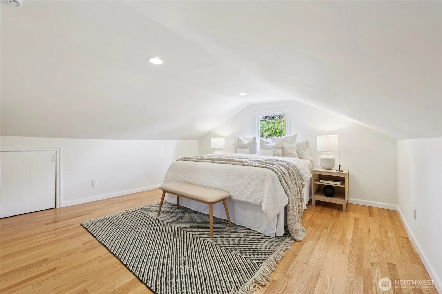4055 NE 57th Street , Seattle, WA 98105