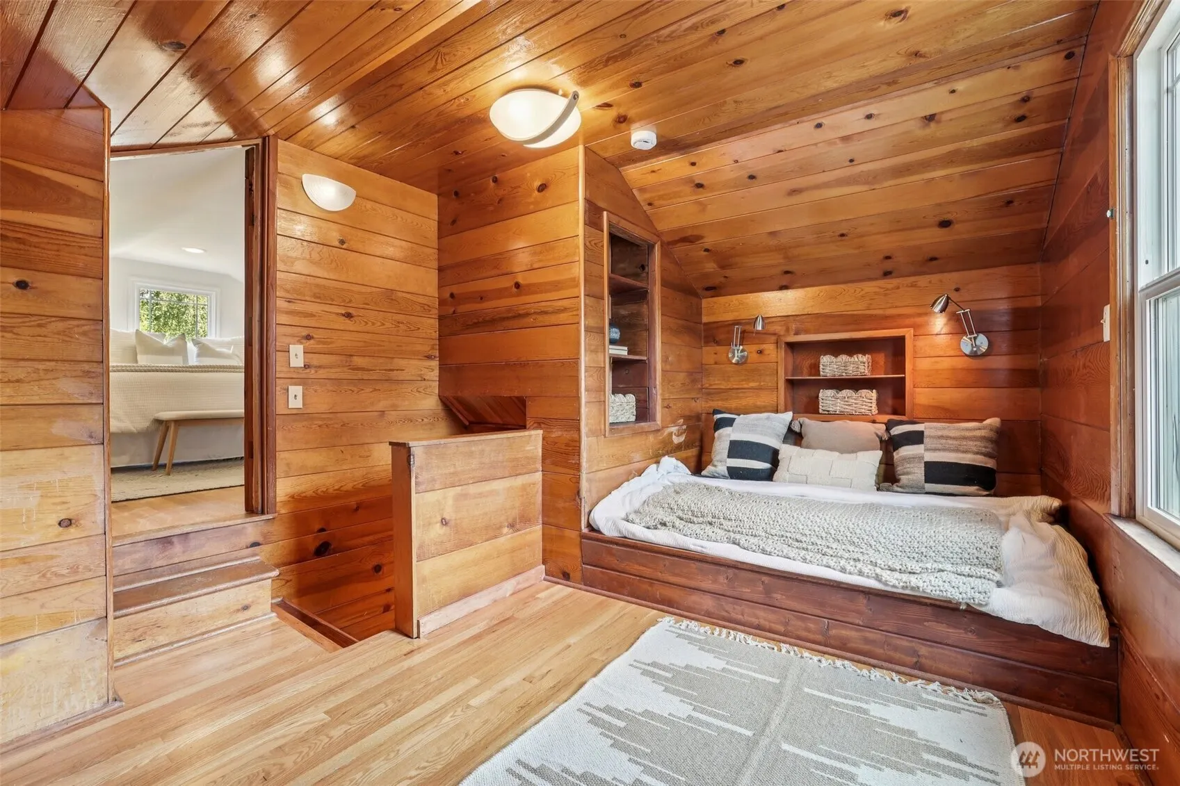 4055 NE 57th Street , Seattle, WA 98105