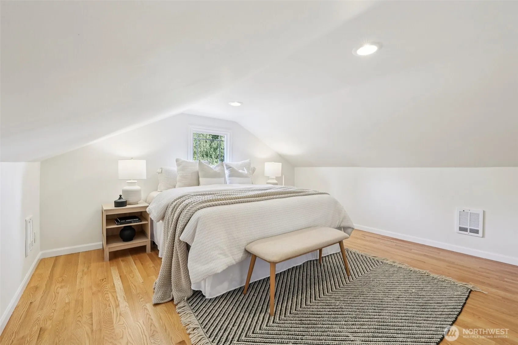 4055 NE 57th Street , Seattle, WA 98105