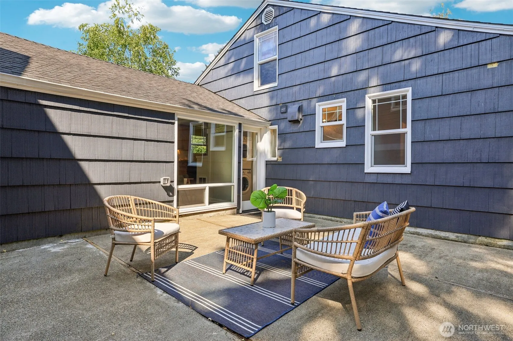 4055 NE 57th Street , Seattle, WA 98105
