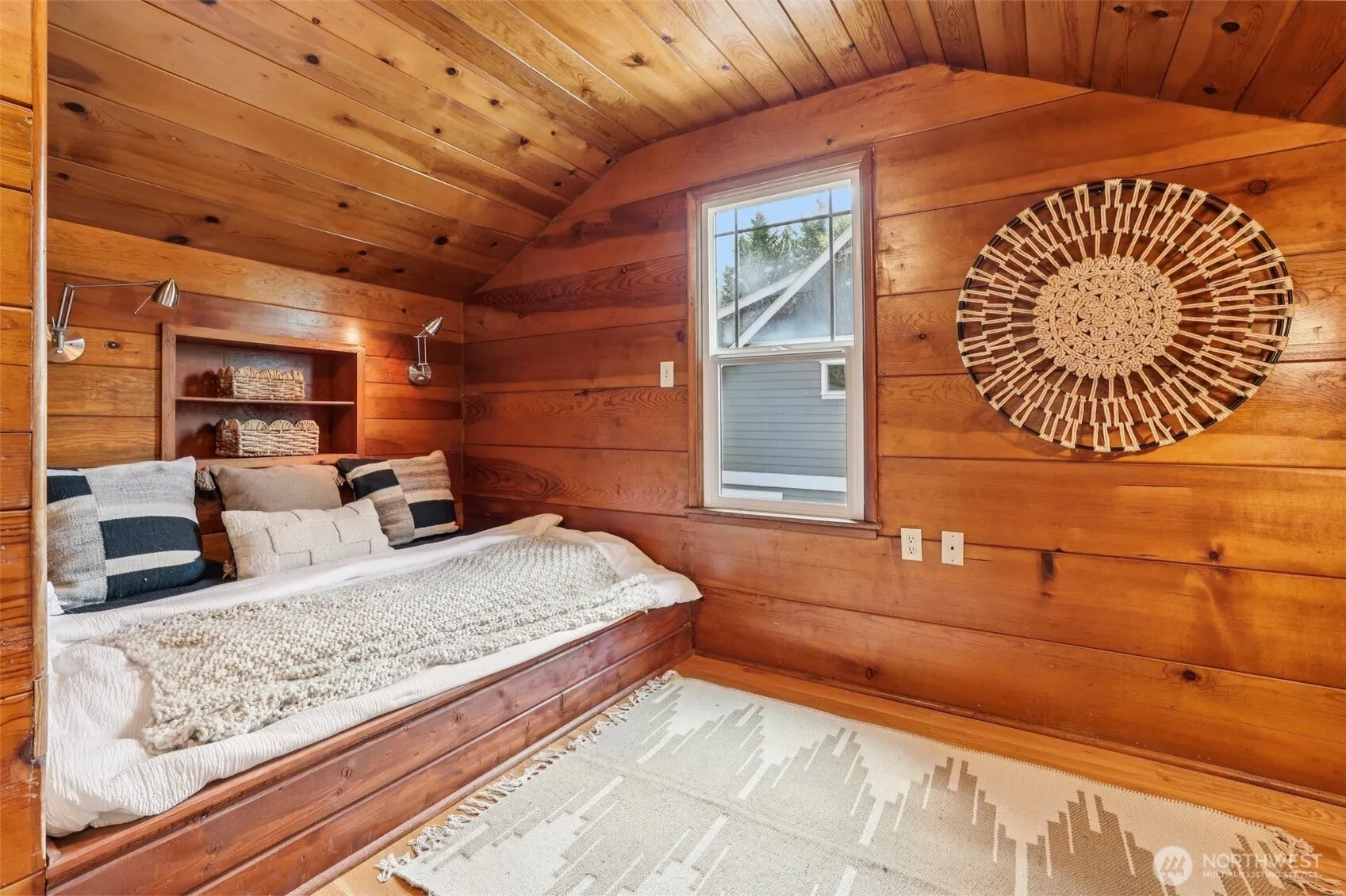 4055 NE 57th Street , Seattle, WA 98105