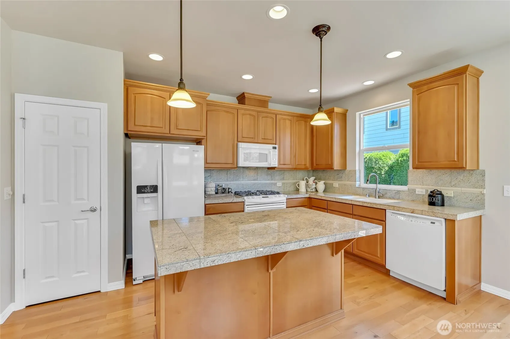 24589 NE 118th Place , Redmond, WA 98053