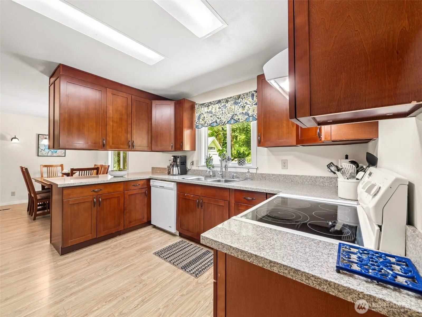 15350 SE May Valley Road , Renton, WA 98059