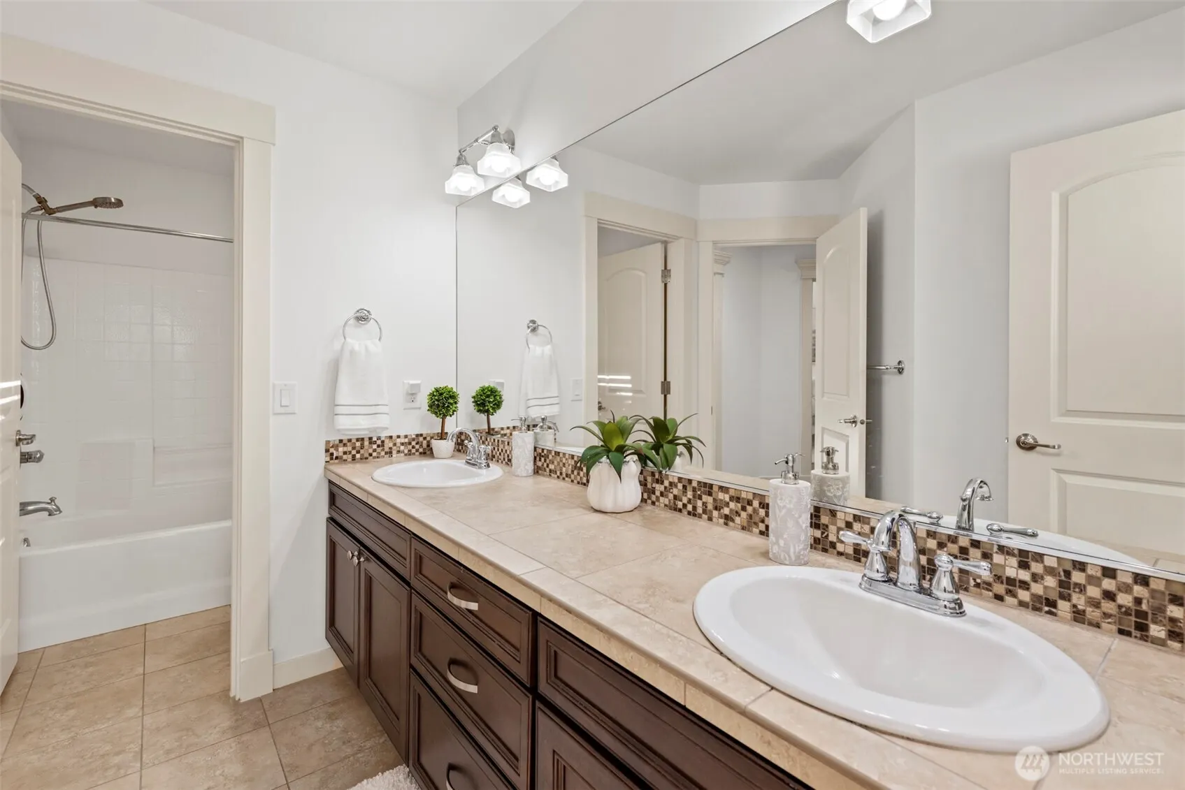 25872 SE 28th Place , Sammamish, WA 98075