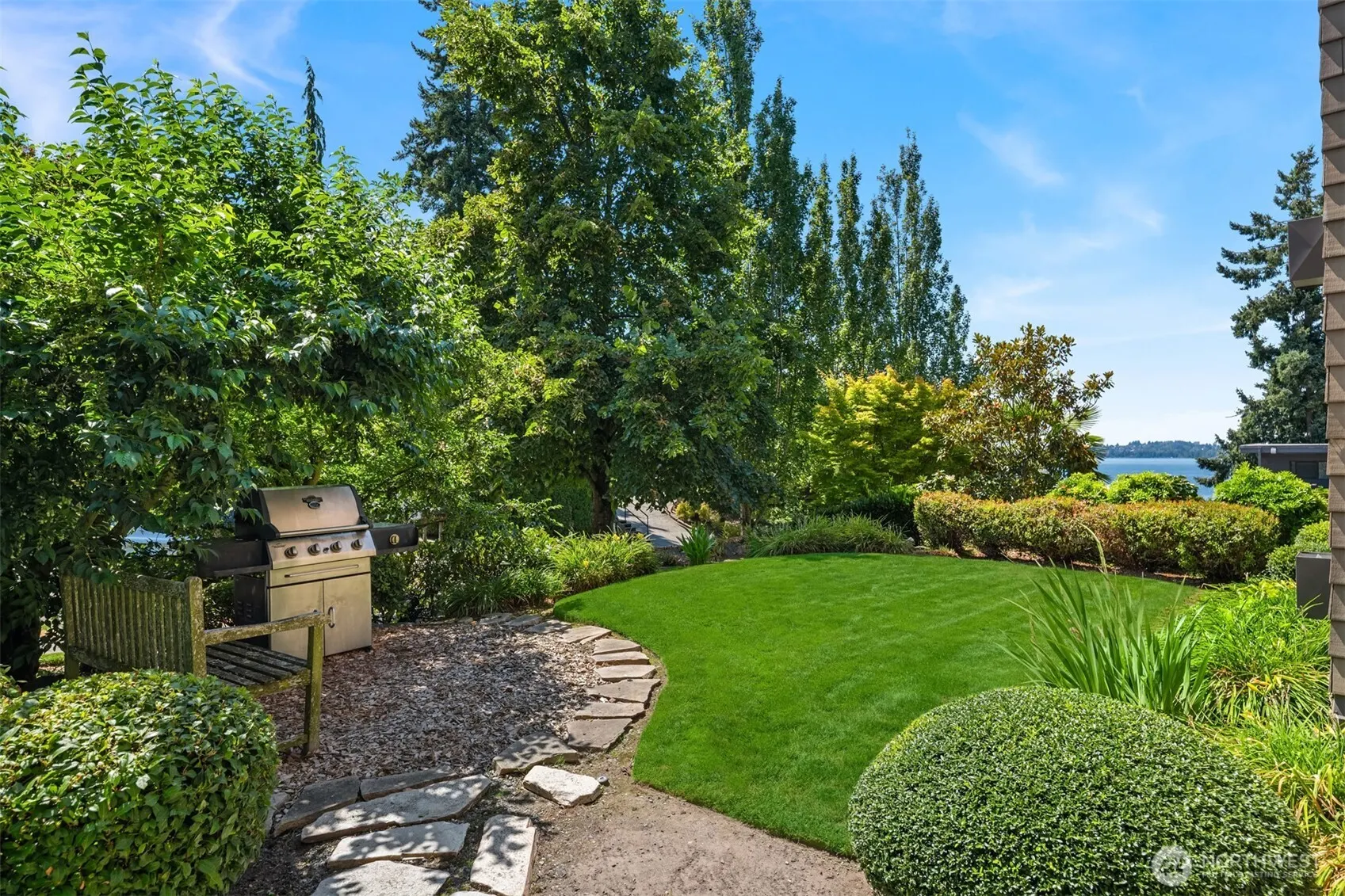 427 2nd Street S #A, Kirkland, WA 98033