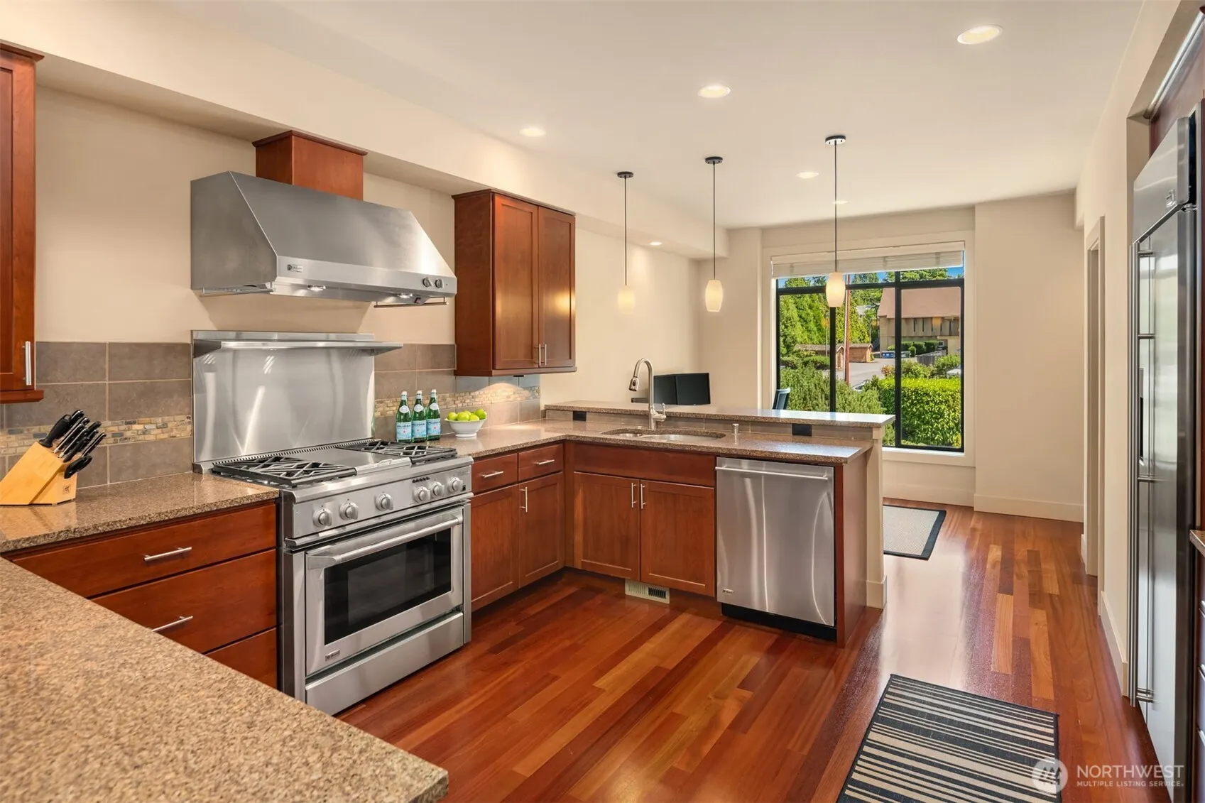 427 2nd Street S #A, Kirkland, WA 98033