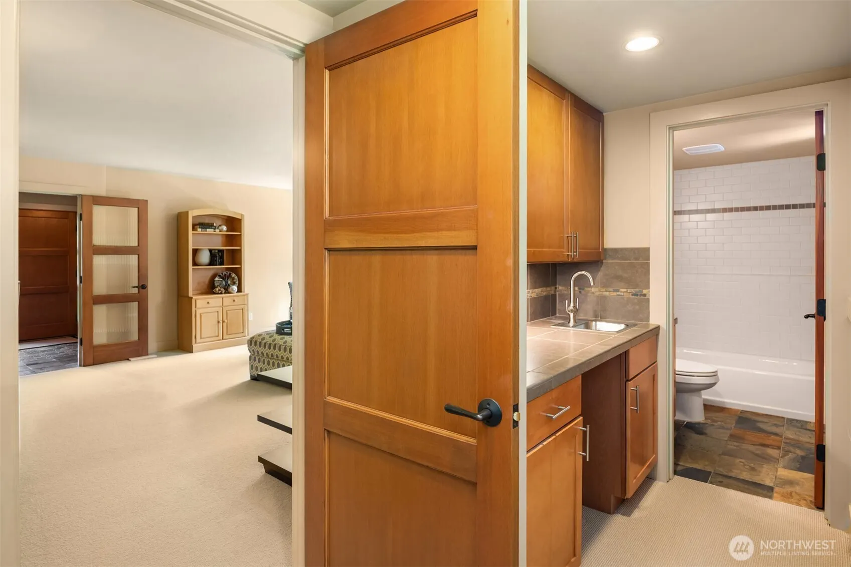 427 2nd Street S #A, Kirkland, WA 98033