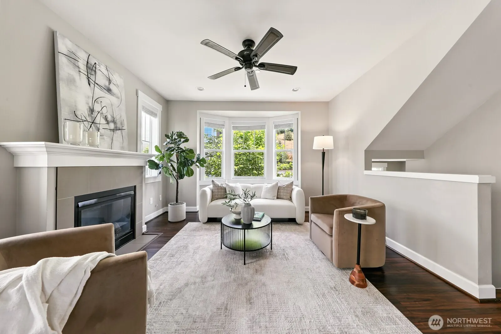 1021 10th Avenue NE, Issaquah, WA 98029