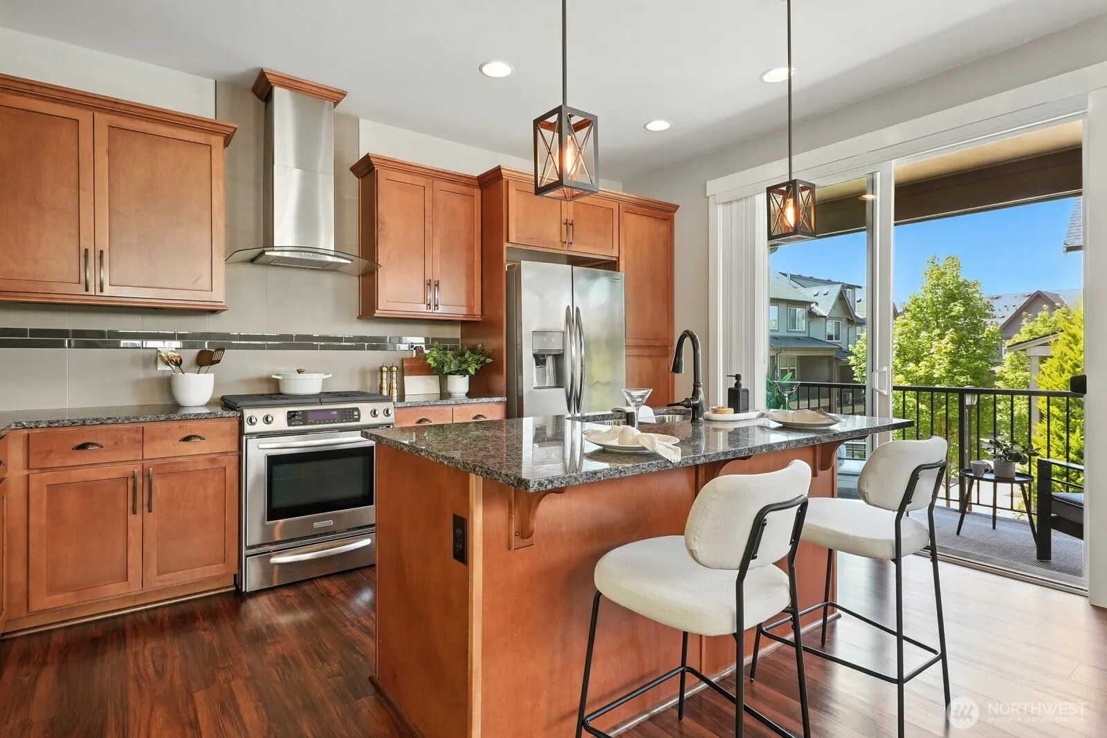 1021 10th Avenue NE, Issaquah, WA 98029