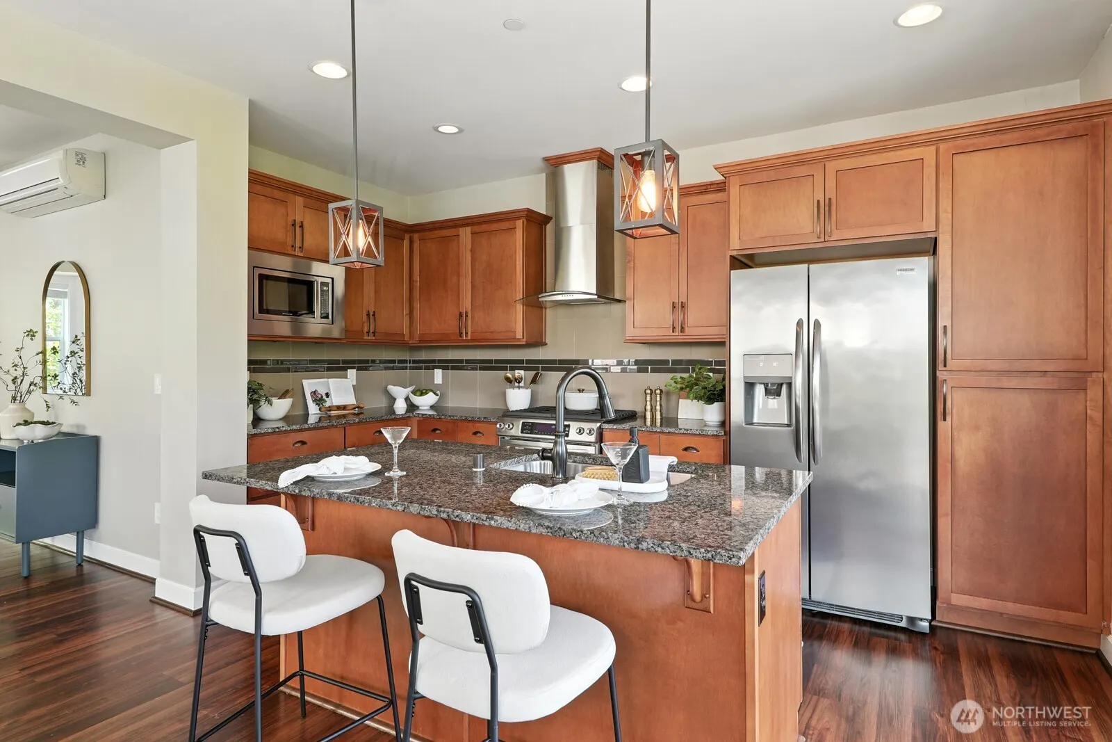 1021 10th Avenue NE, Issaquah, WA 98029