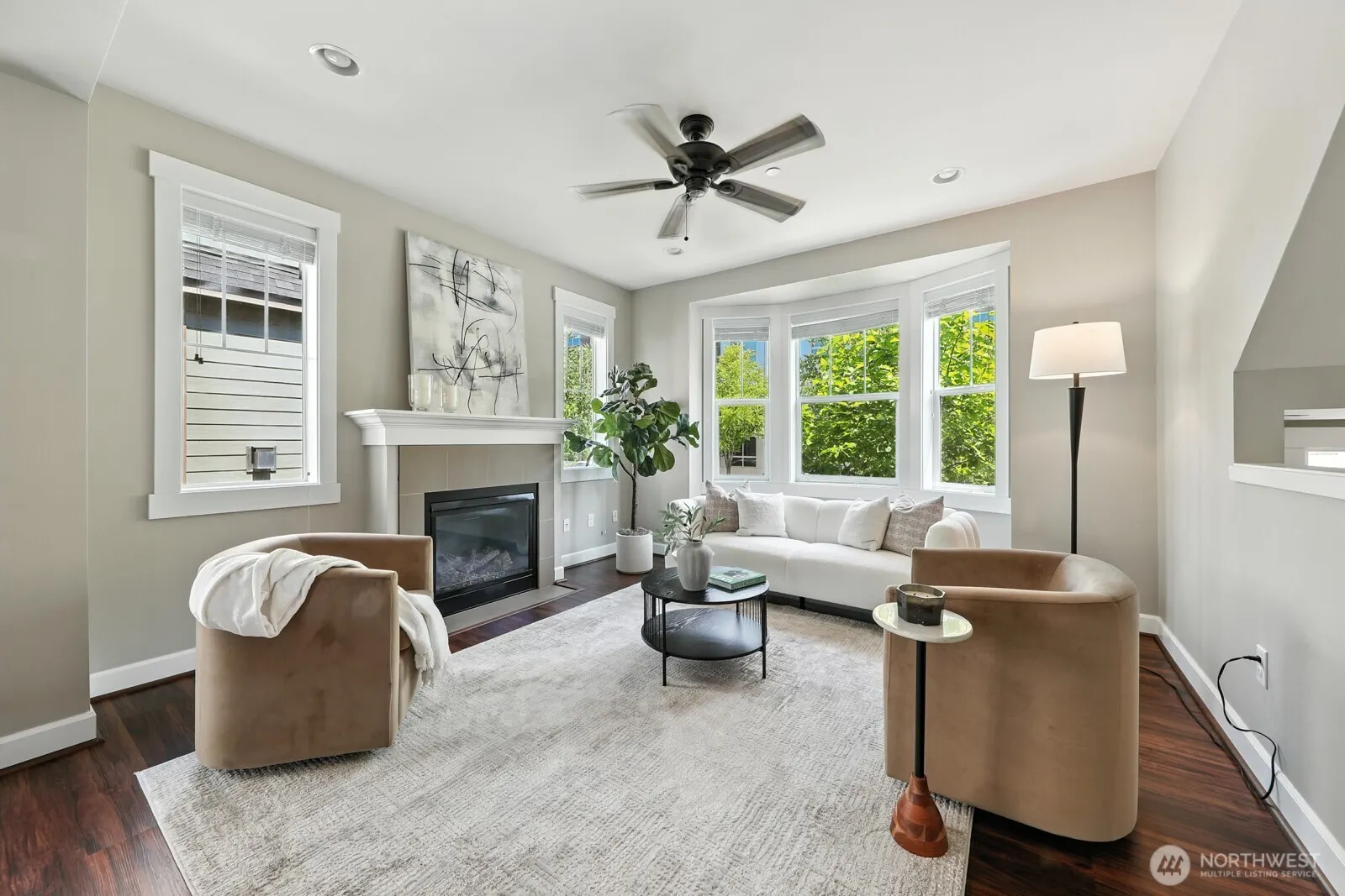 1021 10th Avenue NE, Issaquah, WA 98029