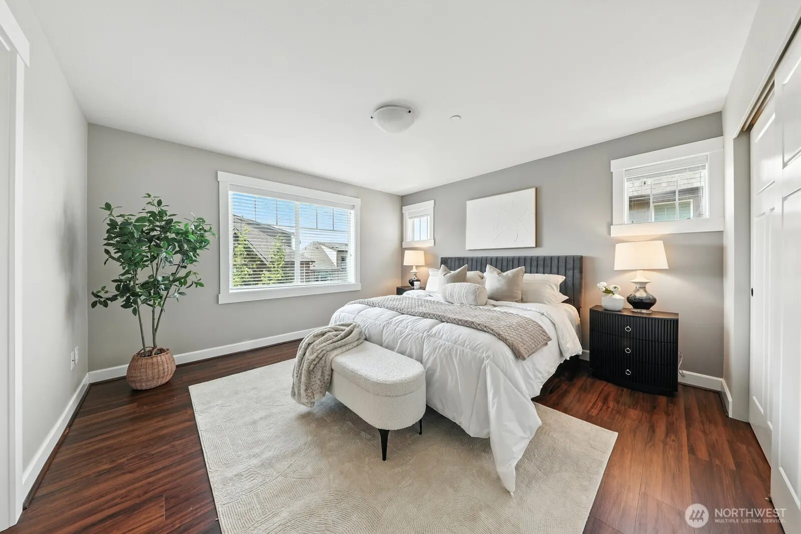 1021 10th Avenue NE, Issaquah, WA 98029