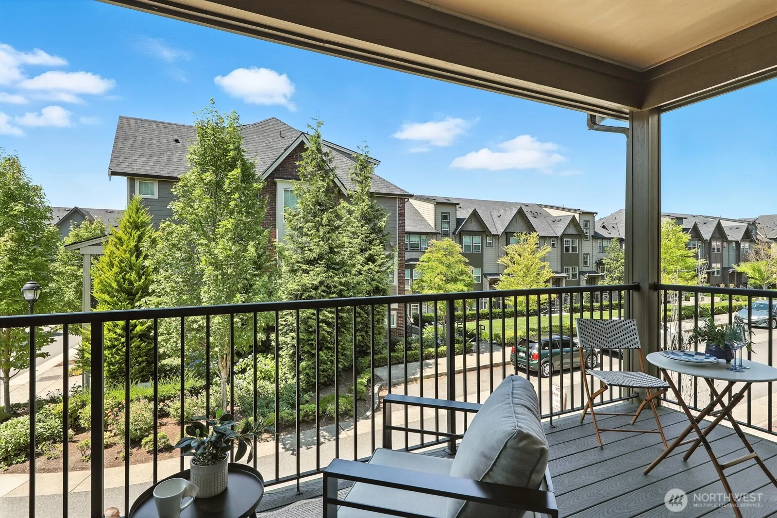 1021 10th Avenue NE, Issaquah, WA 98029
