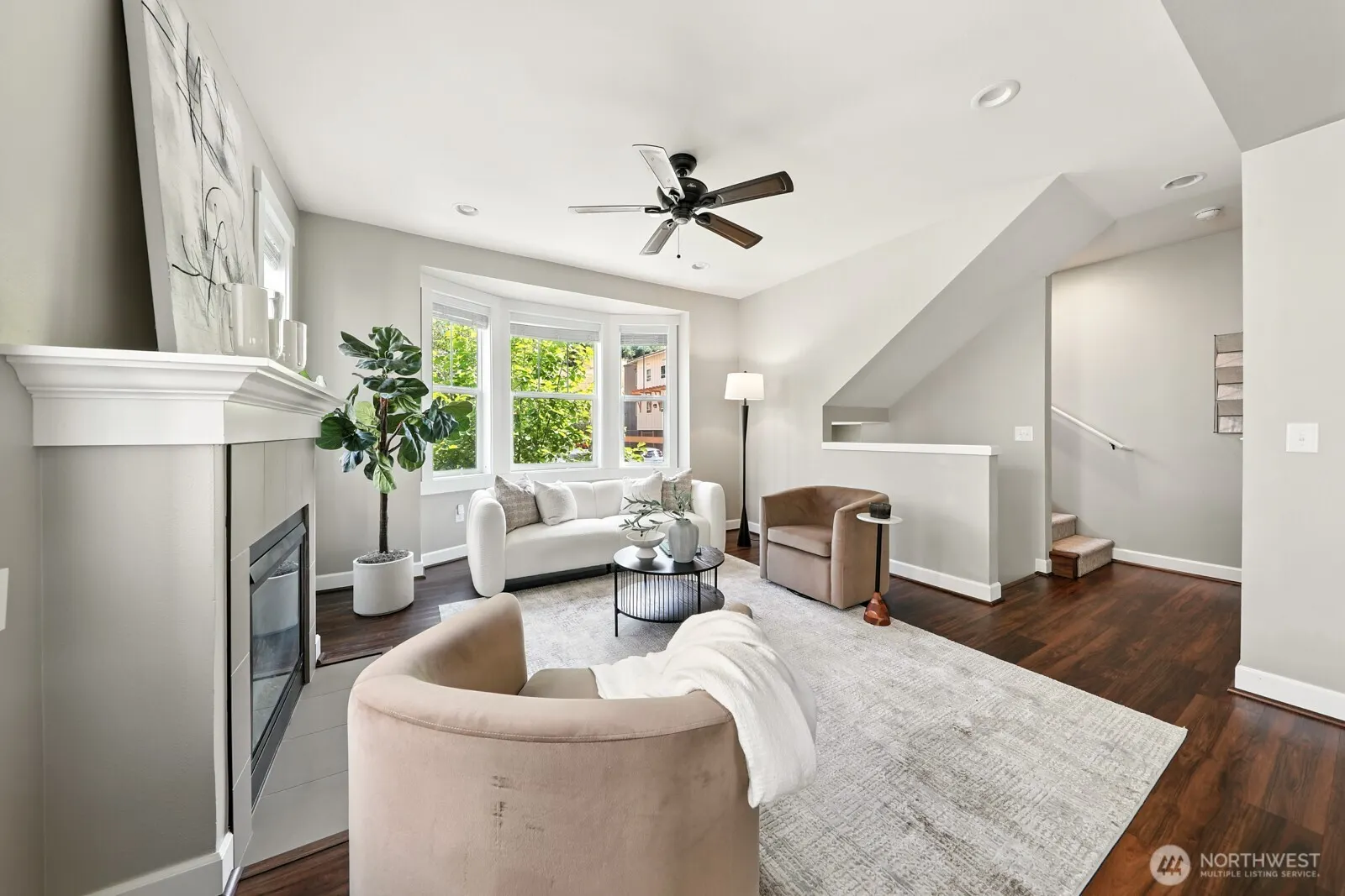 1021 10th Avenue NE, Issaquah, WA 98029