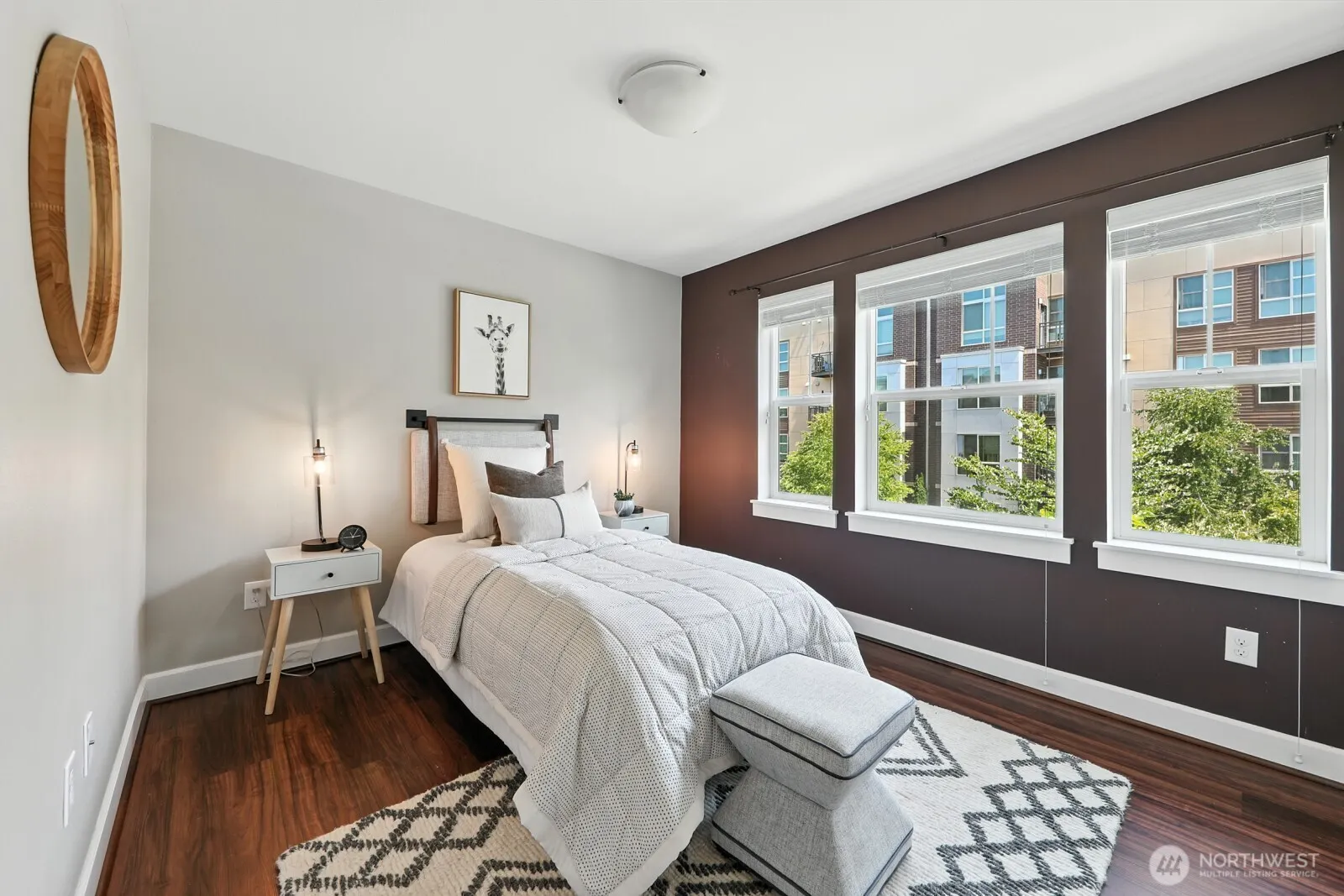 1021 10th Avenue NE, Issaquah, WA 98029