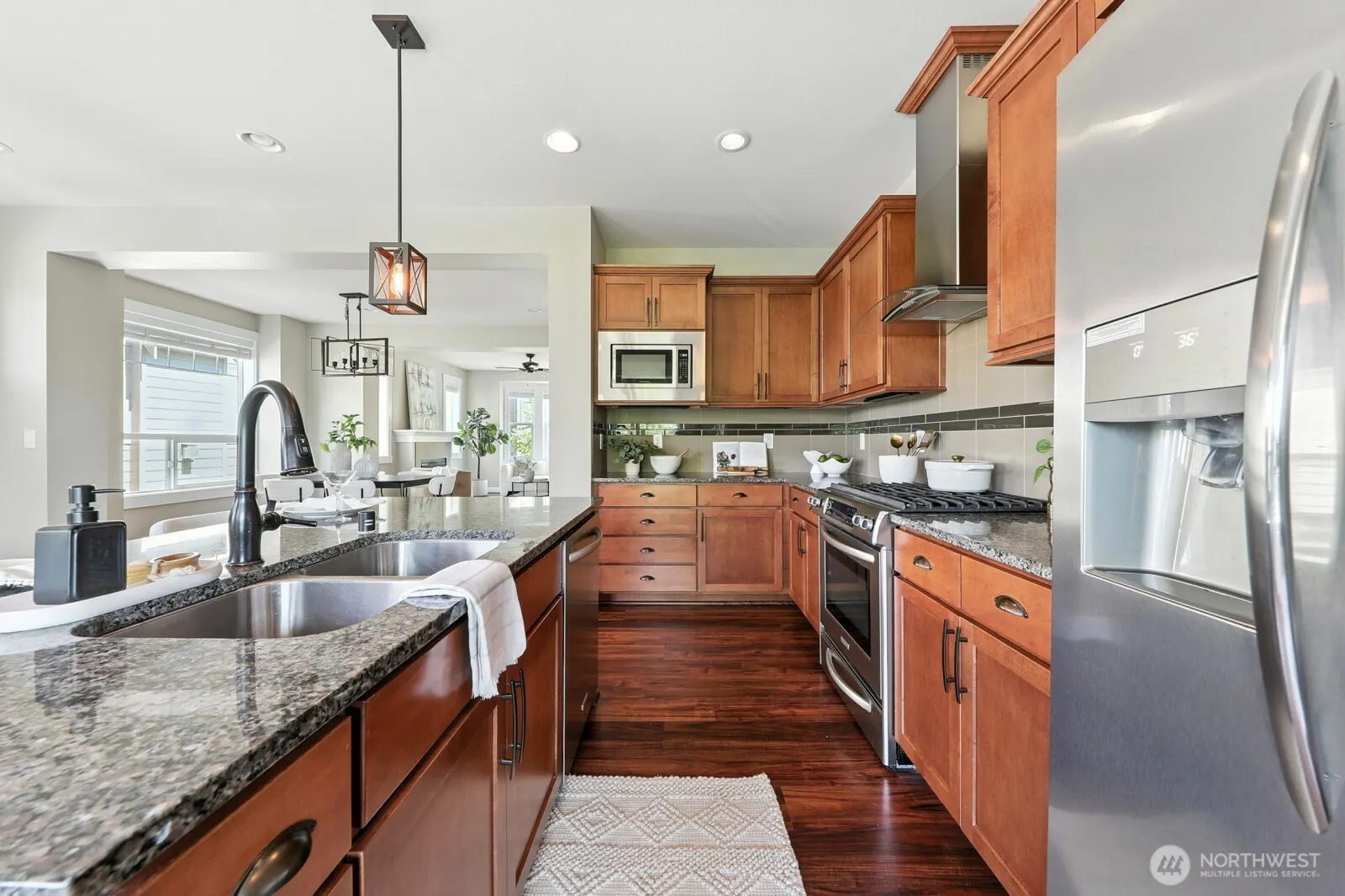 1021 10th Avenue NE, Issaquah, WA 98029