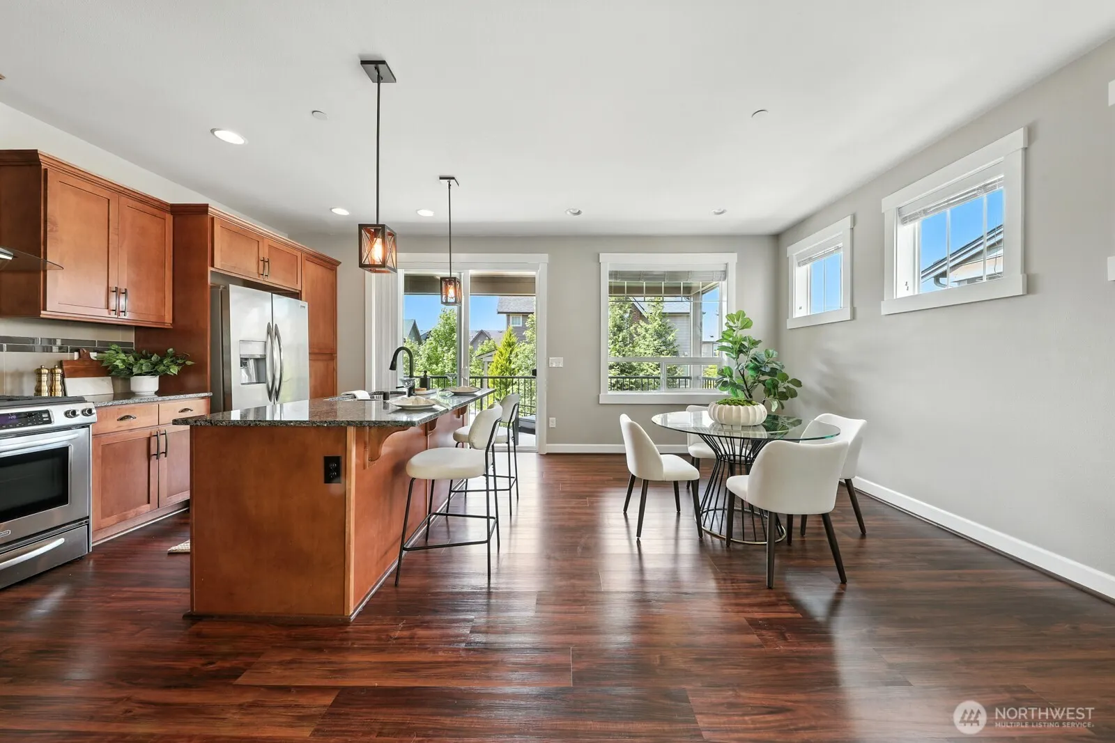 1021 10th Avenue NE, Issaquah, WA 98029