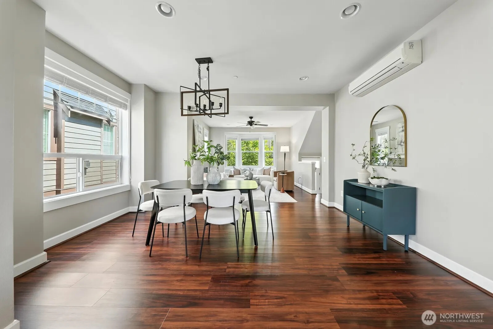 1021 10th Avenue NE, Issaquah, WA 98029