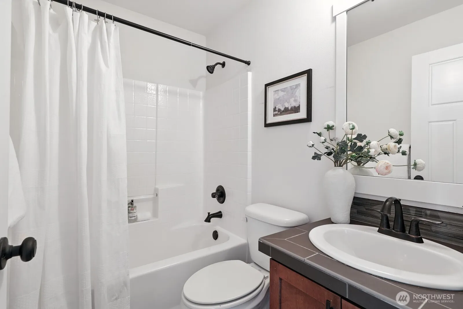 1021 10th Avenue NE, Issaquah, WA 98029