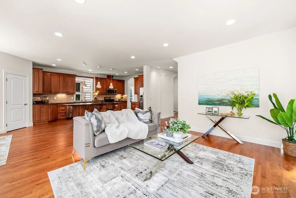 810 5th Avenue NW, Issaquah, WA 98027