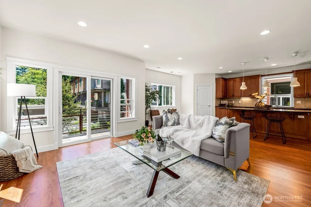 810 5th Avenue NW, Issaquah, WA 98027