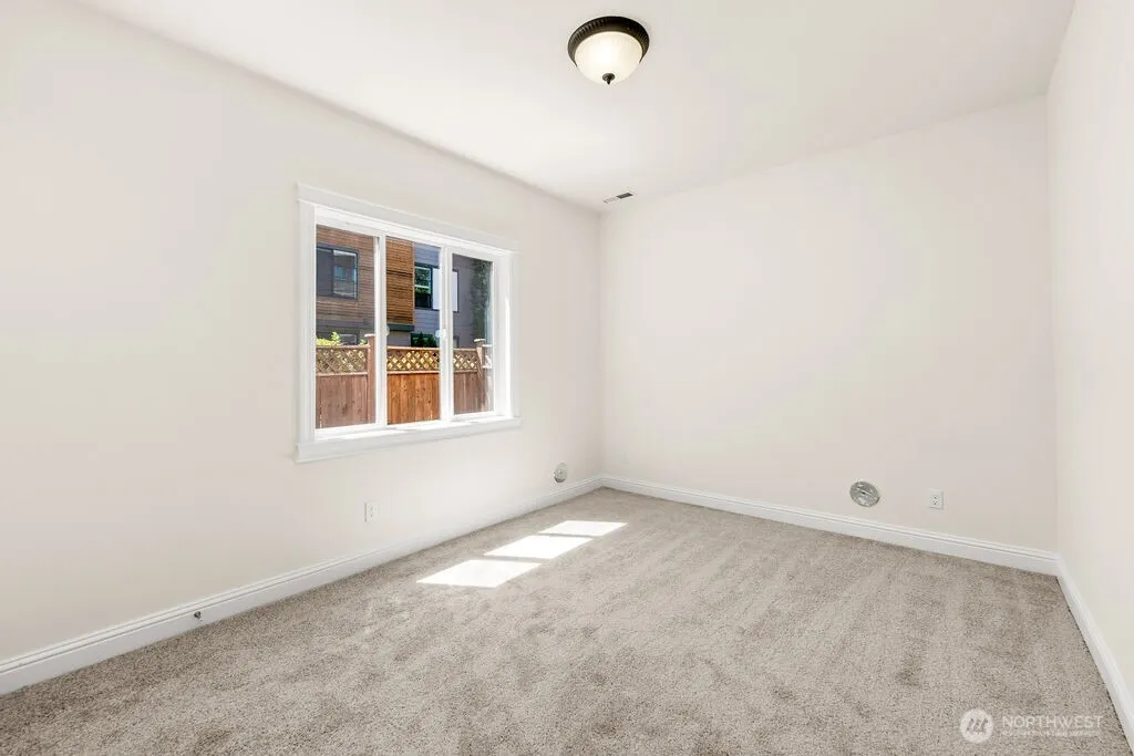 810 5th Avenue NW, Issaquah, WA 98027