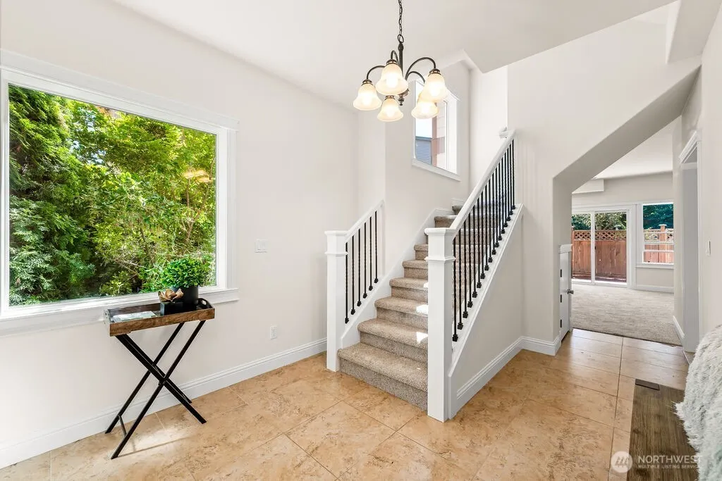 810 5th Avenue NW, Issaquah, WA 98027